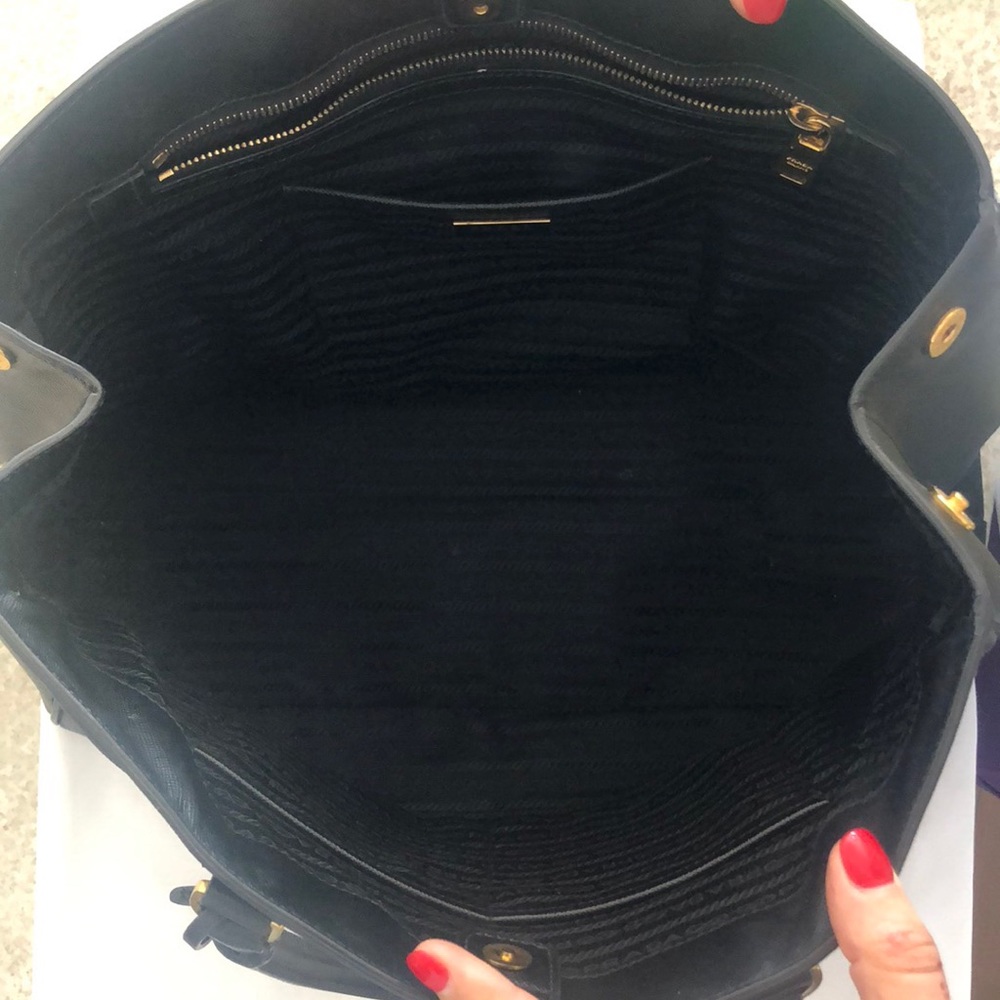 Prada Saffiano Lux Nero - Picture 2 of 7
